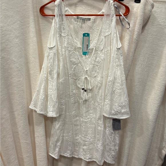 Daniel Rainn Tops - White Embroidered Boho blouse women’s 2XL Cold shoulder
